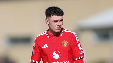  Con trai Rooney nhận trái đắng trong ngày ra mắt đội trẻ MU